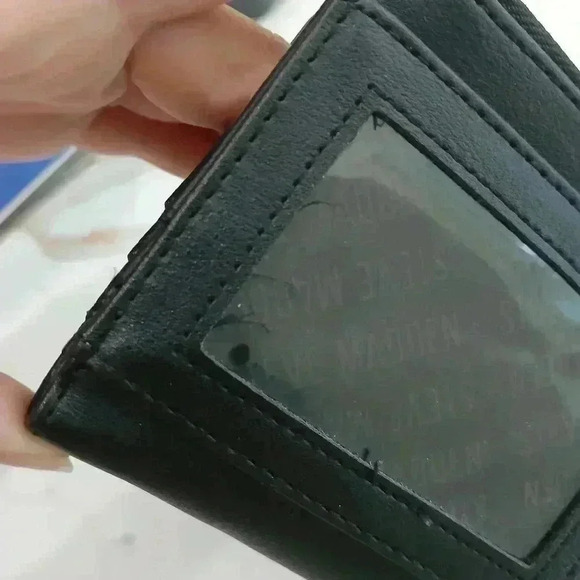 STEVE MADDEN black & gold wallet - Picture 3 of 6